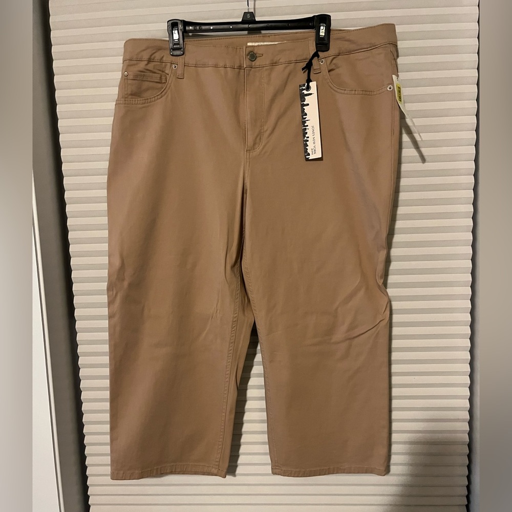 NWT Jones NY Jeans Size 20W Khaki Mid Rise Secret Slimming Soho Capri.